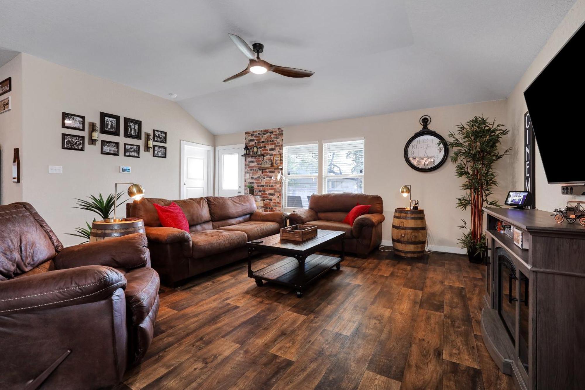 Speakeasy - A Birdy Vacation Rental San Antonio Exterior photo