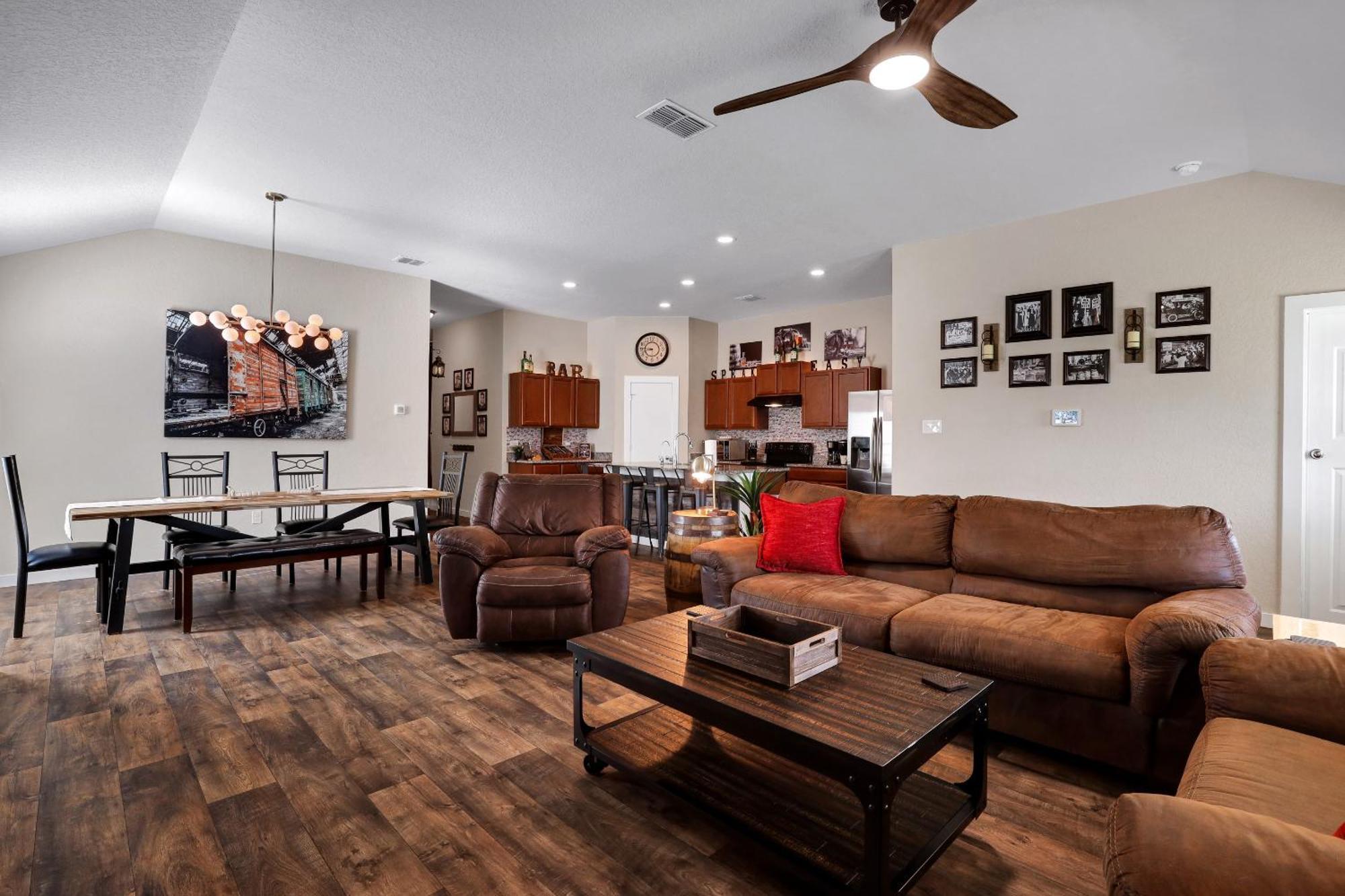 Speakeasy - A Birdy Vacation Rental San Antonio Exterior photo